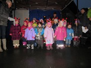 Vystoupení  dětí při rozsvícení stromu na Vlkavě, jarmark